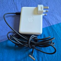 Macbook charger - need to sell by tomorrow as leaving country