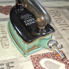 Rare Antique Clarks Stove Co. Fairy Prince No. 375 Gas Iron with a Green and Black Enamel finish on its Original Trivot which are very hard to get with the Iron, Postage Available