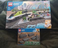 Lego trainset and tracks