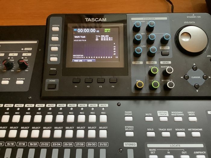 TASCAM DP-32-SD   32 track digital recorder