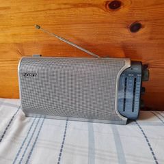 Sony ICF-704l radio player silver works perfectly in excellent condition