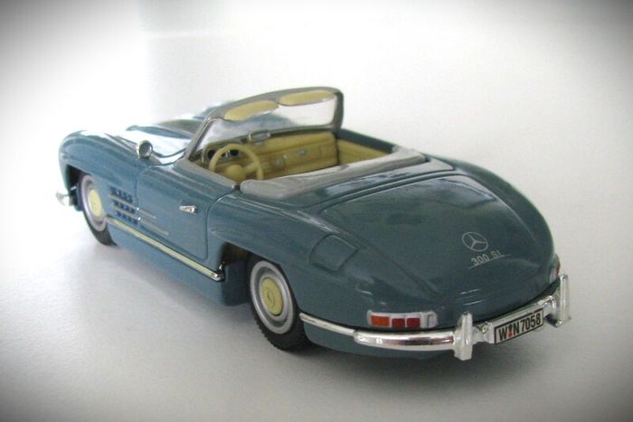 Diecast Model Mercedes-Benz 300SL (W198) - Collectable Vanguards 1:43