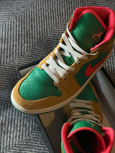 Nike Air Jordan 1 Mid "Wheat and Water Melon"