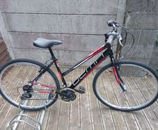 Ladies hybrid bicycle. Cycling like new.