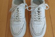 Girl's trainers