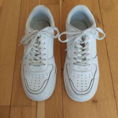 Girl's trainers