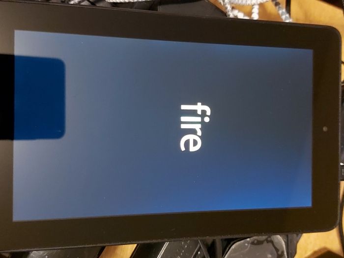 Amazon Fire 5th Generation, 8GB, Model SV98LN in very good cosmetic condition, but needs new Battery