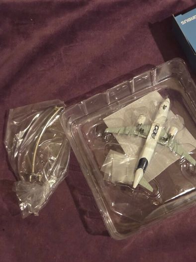 Brand New Airbus A320 Neo scale model 1/400