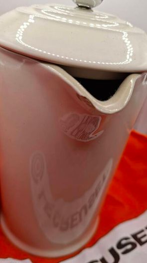 le creuset French press and heart ramekin