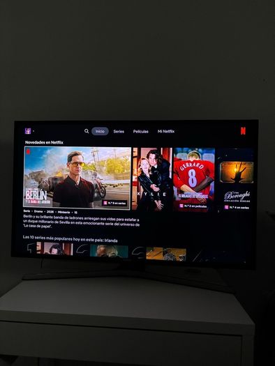 40inch Samsung TV with remote control