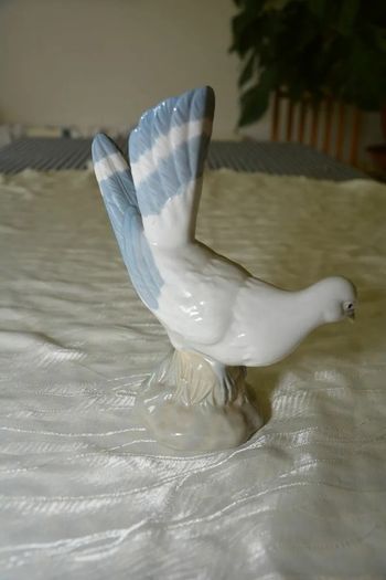 Spanish porcelain - pigeon