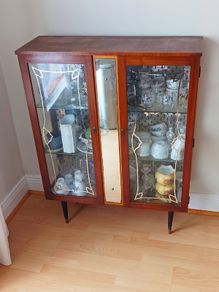 Vintage display cabinet/china cabinet or can be used as cocktail cabinet  size: 32x90x114cm