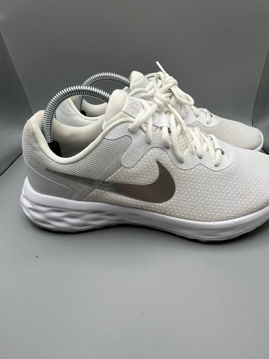 Nike Womens Revolution 6 NN White/Metallic Silver Training Shoes Size 8 EU 42.5