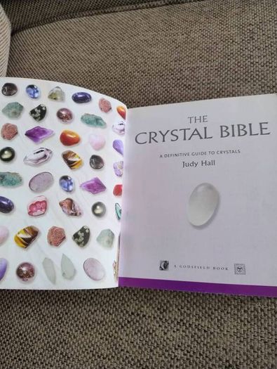 The Crystal Bible a definite guide to crystals by Judy Hall 400 pages in good condition FREE STANDARD POSTAGE INCLUDED