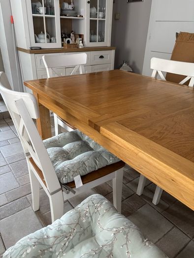 table & chairs