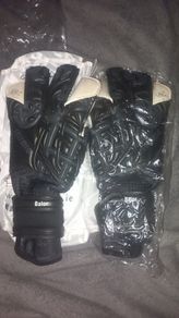 Goalkeeper gloves