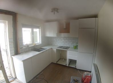 White gloss kitchen