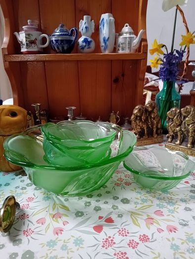 Green Glass Dessert Bowl set