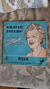 Gracie Fields. Now Is The Hour. Long Playing Record 1954. Coplete With Sleeve And Jacket.