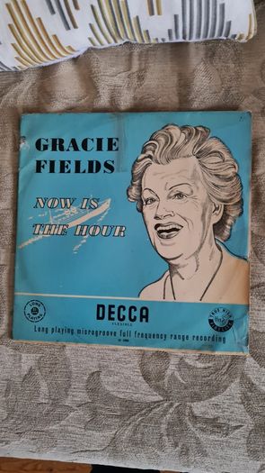 Gracie Fields. Now Is The Hour. Long Playing Record 1954. Coplete With Sleeve And Jacket.