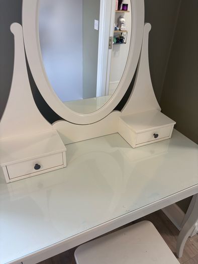 Vanity table