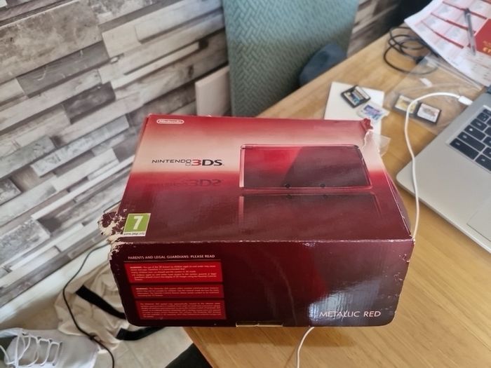 Nintendo 3DS Metallic Red