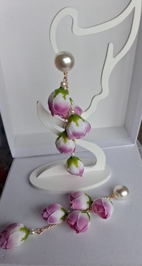 Cottagecore - Pink & White Rose Bud Round Pearl Stud Cascading Tassedl Earrings