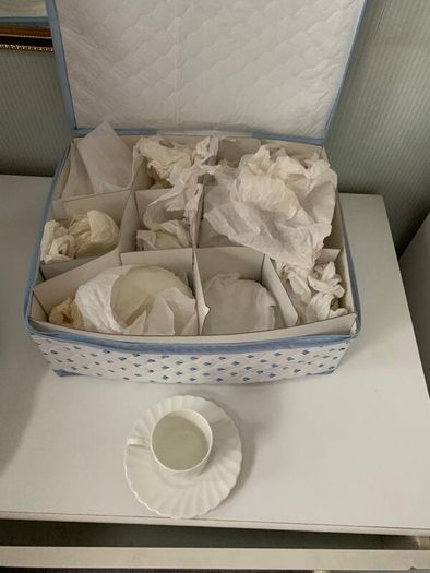 Aynsley Fine Bone China Set of 8 Coffee Cups & Saucers
