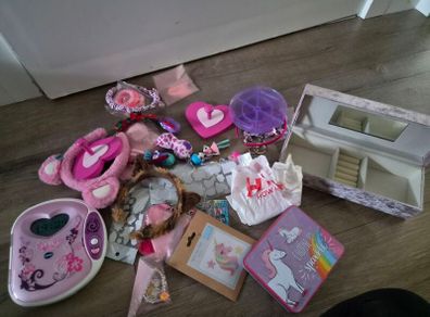 free girls random stuff