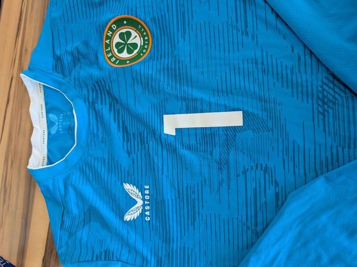 Rare ireland soccer goal keeper team issued adult med
