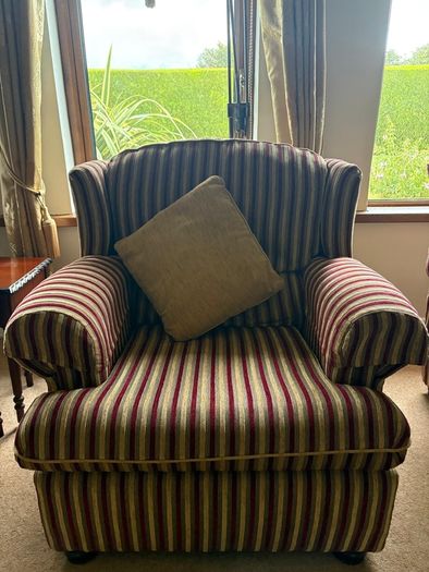 Traditional Fabric Living Room Suite. 3-Seater Sofa, Footstool & 2 Armchairs