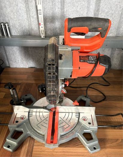 mitre saw / chop saw black and decker