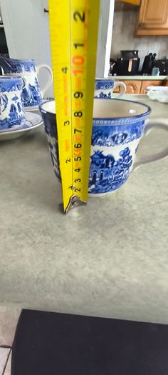 Arklow WILLOW IRELAND Blue and White inc Willow pattern 2 cup and saucers with milk jug set in saucer olso open suger bowl set in saucer 8 pices set 60.00 euro.