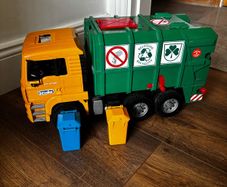 Bruder Rubbish Truck