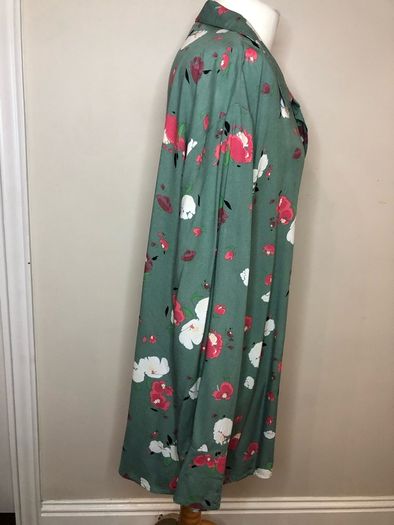 JD Williams green floral blouse (size 28)