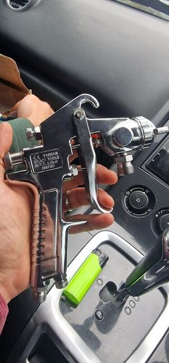 Paint spray gun with pot tank, a W-77 model nozzle.