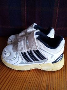 Adidas KangaRoos kids velcro trainers 5K 21