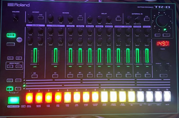 Roland TR8