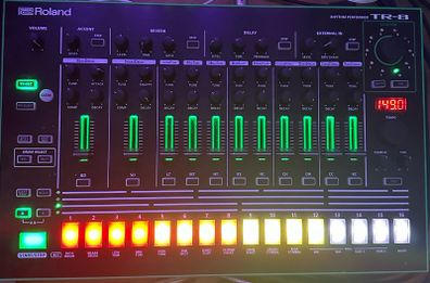 Roland TR8