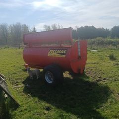Muck spreader