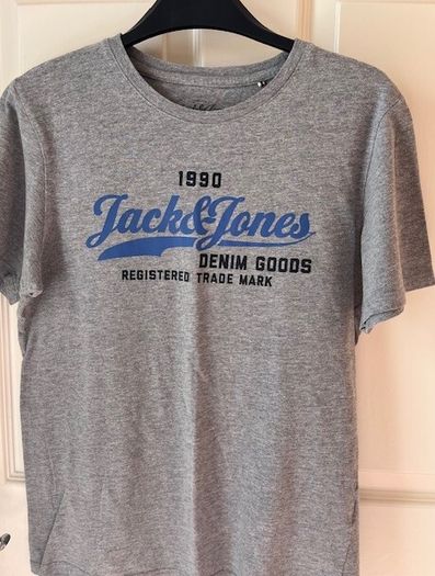 Jack & Jones T-shirt Size Small (small Adult)  In Excellent Condition. Like New. Colour Grey