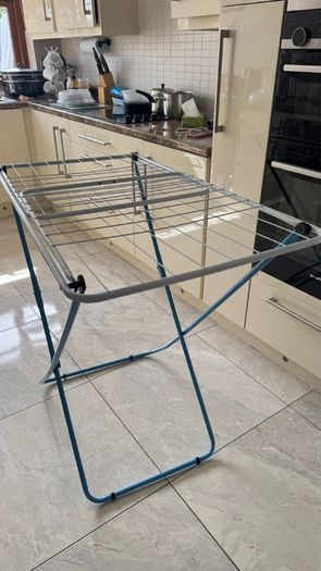 clothes airing rack