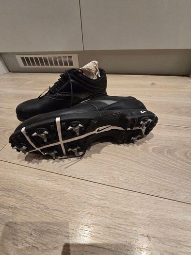 golf shoes
