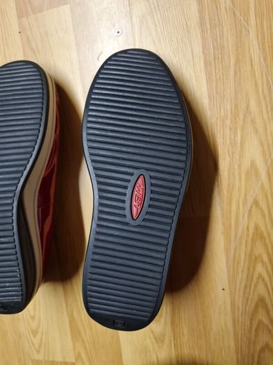 Mbt kainga rockers Size 4 eu 37 red leather in excellent condition