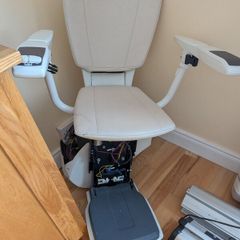 Straight stair lift