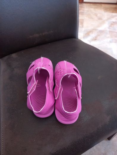 Nike girl's sun slippers, size 10