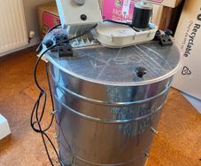 Electric 8 frame Spinner - Beekeeping