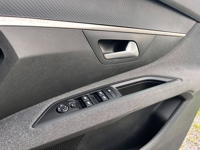 201 Peugeot 5008 1.5 Blue HDi - 7 Seater