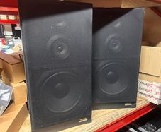 2 Pioneer home or studio Speakers CS990