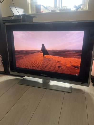 Philips Cineos 37" Full HD LCD TV with Ambilight 37PFL9732D